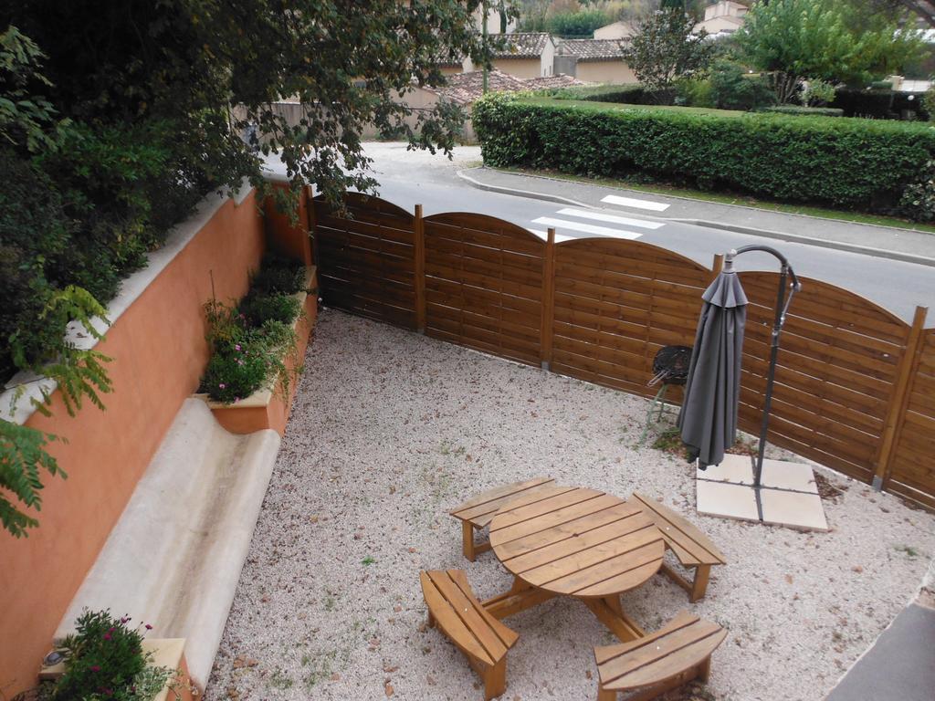 Appartement Le Romarin Mallemort Exterior photo